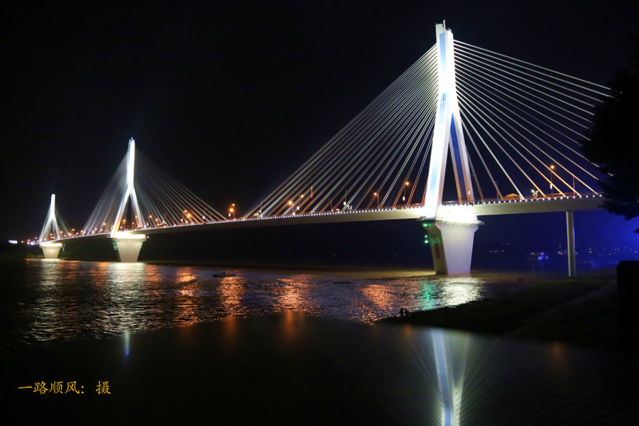 宜昌夷陵长江大桥夜景图片