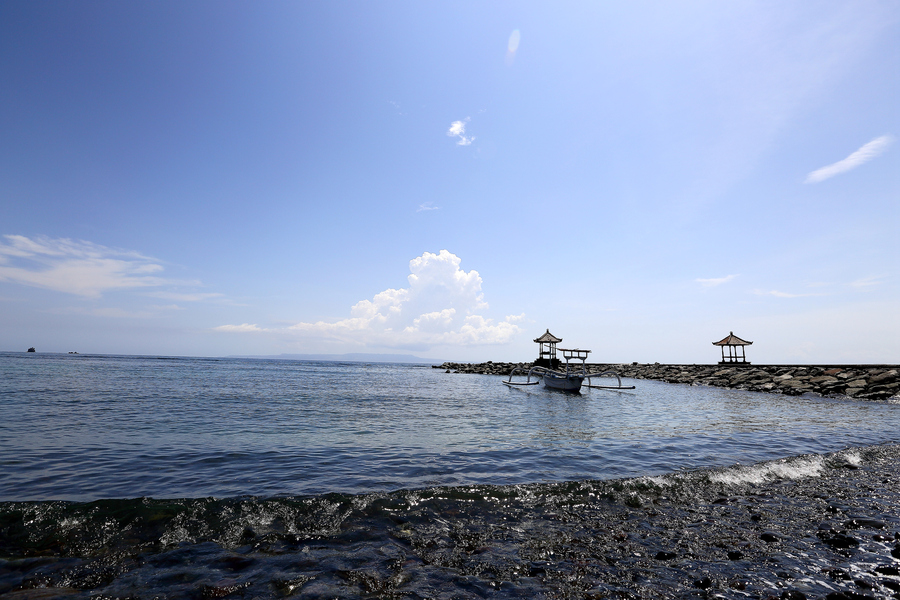 嵺ߣLezat⺣̲(Lezat Beach Restaurant)