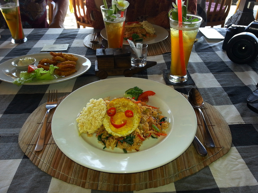 嵺ߣLezat⺣̲(Lezat Beach Restaurant)