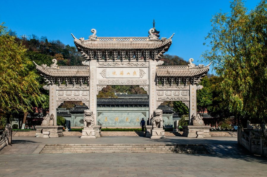 鎮江一日遊定慧寺的山門