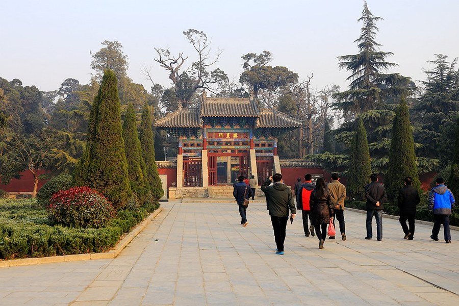 邹城牙山寺庙图片