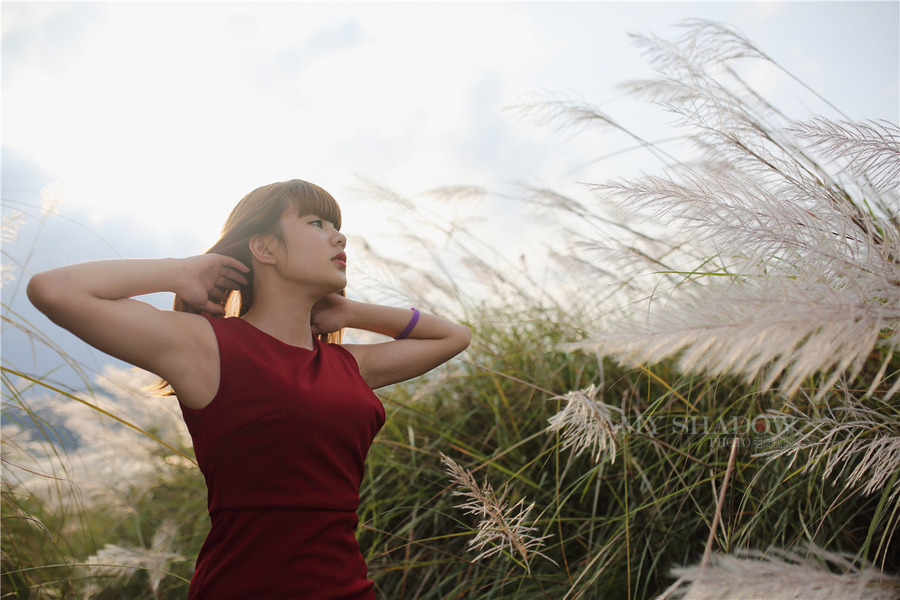 芦苇节实拍少女图片