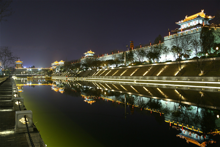 北京护城河夜景图片