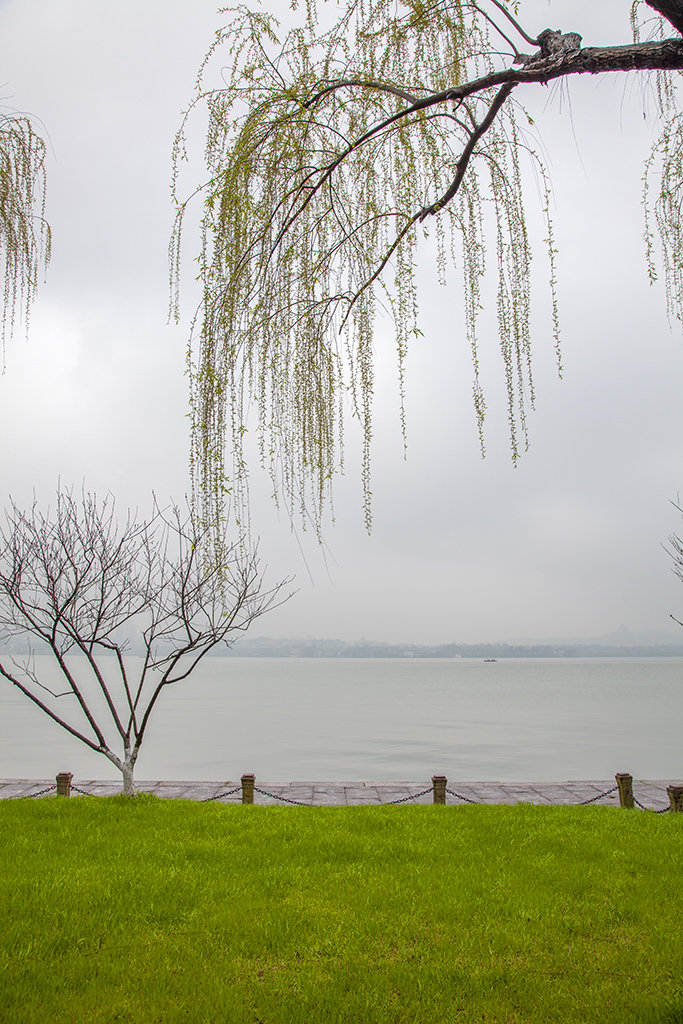 濛濛細雨中游白堤