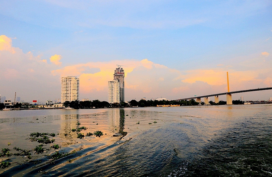 日落湄南河图片