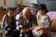 小小双胞胎拜会现年95岁著名的书法家，金石篆刻泰斗，西泠印社副社长高式熊先生