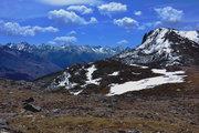  亚丁五月雪山路