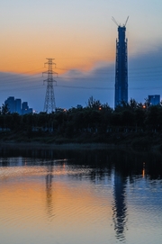 三张小片，建设中的天津的117大厦--号称北方第一高