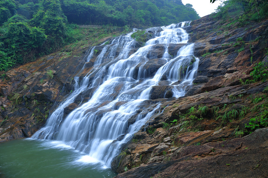 坪山马峦山瀑布图片