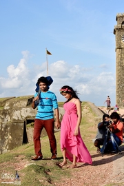偶遇斯里兰卡当地人在加勒城堡拍婚纱照