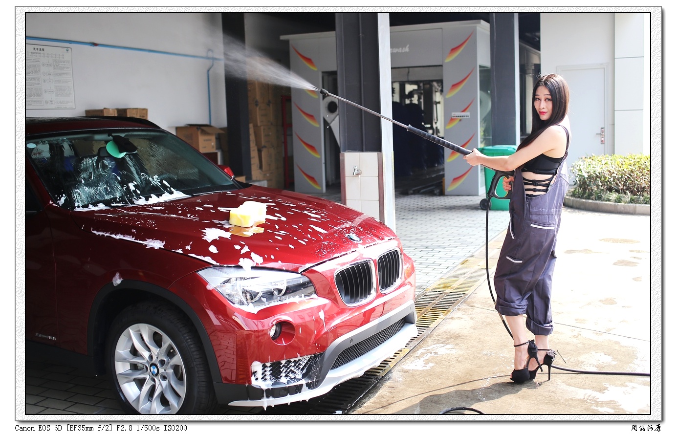 宝马4s店漂亮的洗车妹