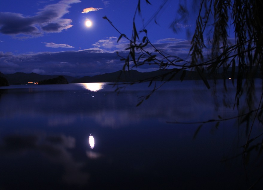 泸沽湖月夜