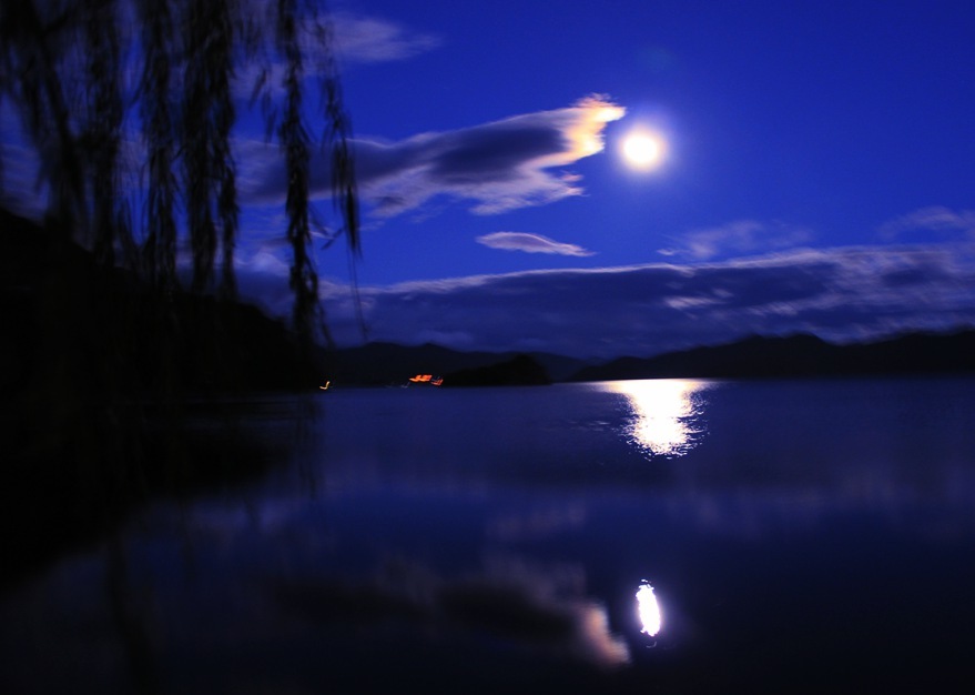 第聂伯河的月夜高清图片