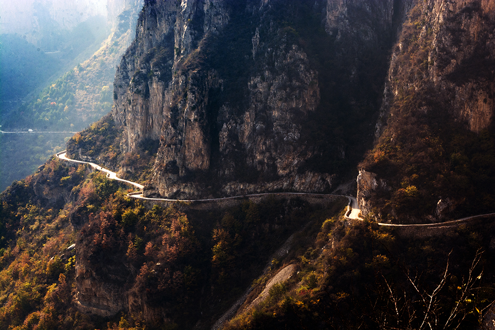 林滤山侧影—山路弯弯