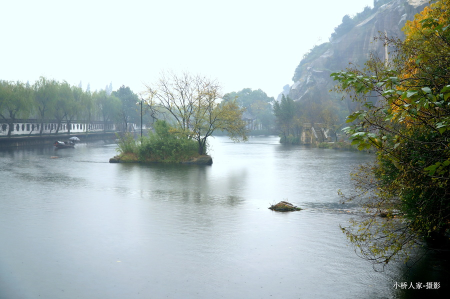 松湖烟雨愁图片