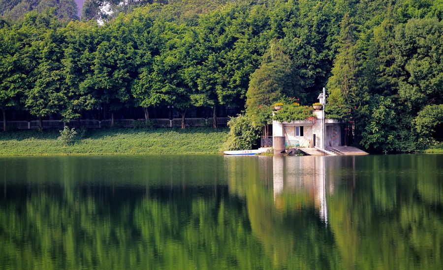 高州湖光山色图片