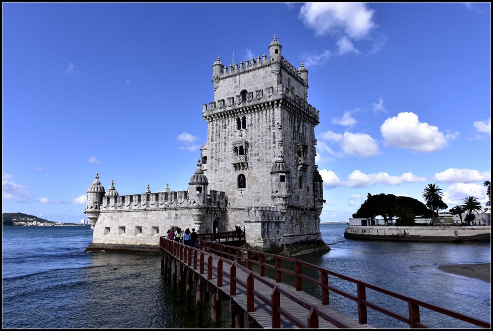 葡萄牙里斯本--贝伦塔及航海发现纪念碑风光_