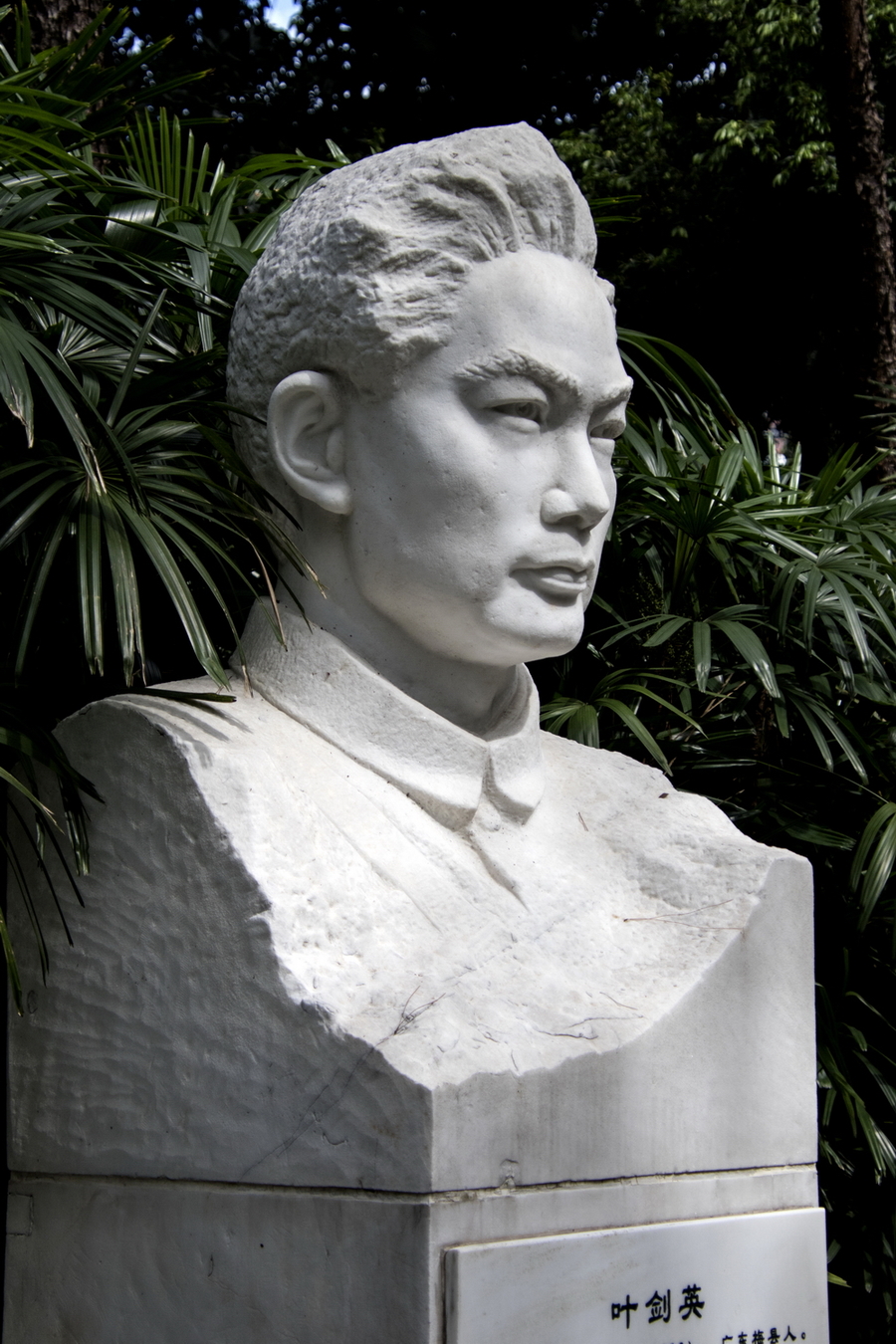 89轻骑广州起义领袖群雕像