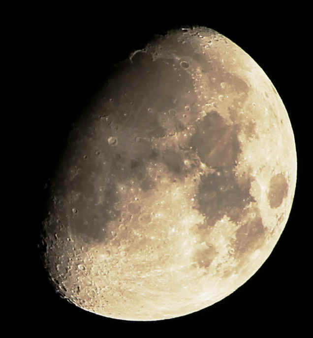今晚月亮高清图图片