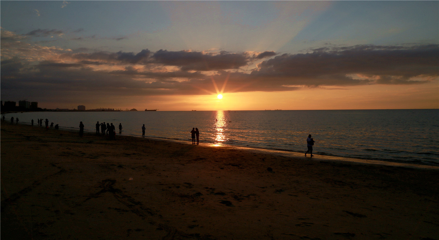 海滩夕阳红