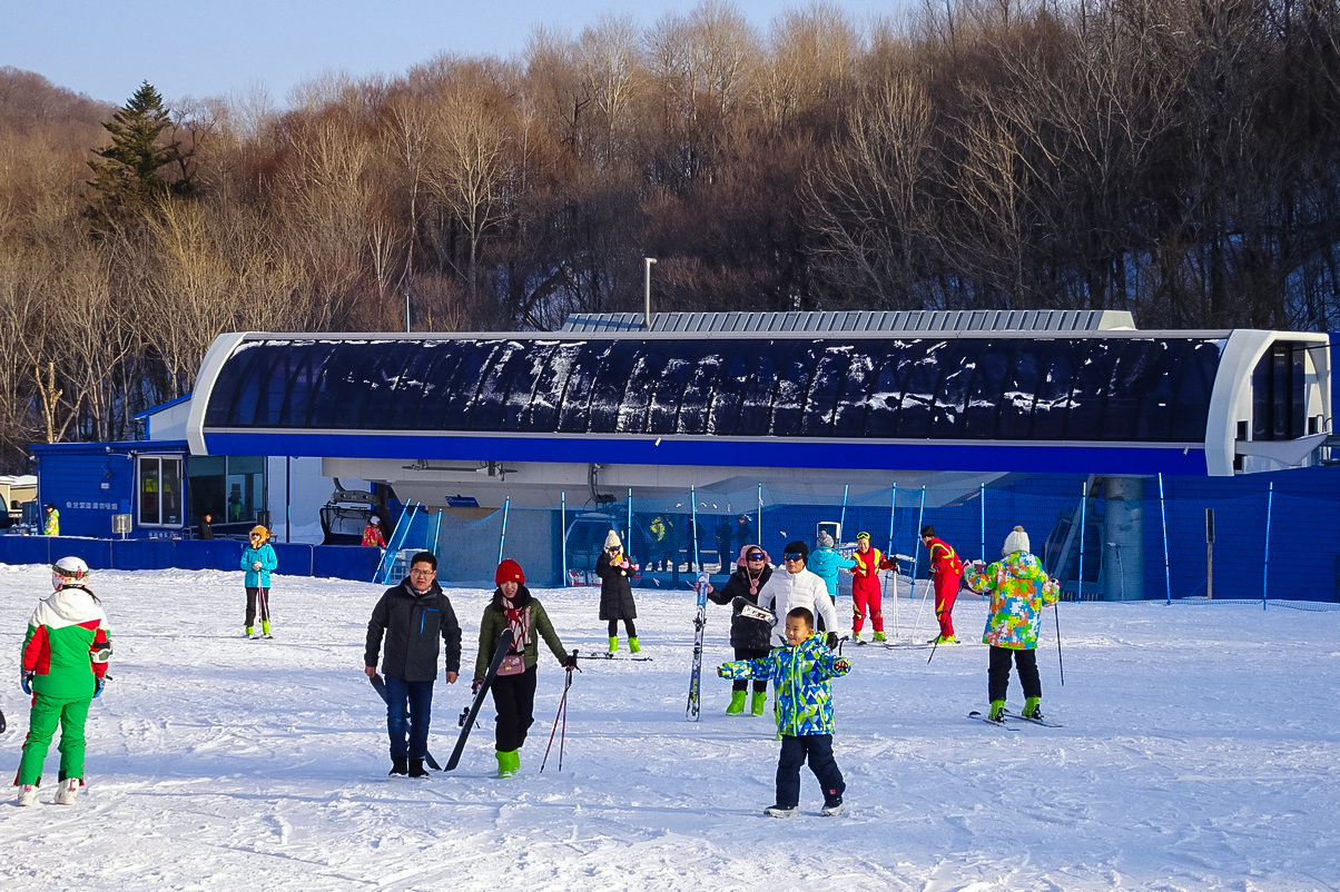 哈尔滨最好的滑雪场,哈尔滨最大滑雪场,哈尔滨滑雪场_大山谷图库