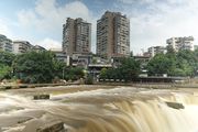 中国唯一的城市天然瀑布--自贡平桥瀑布