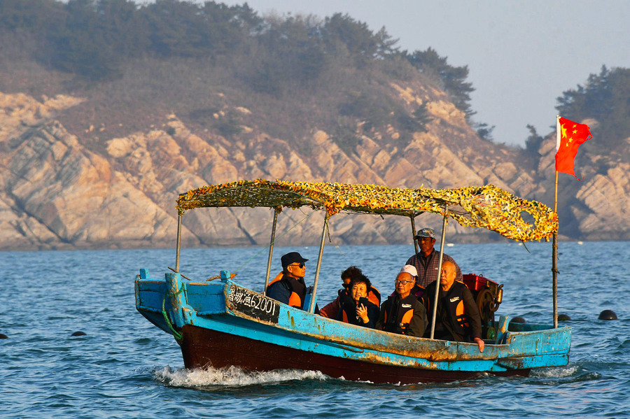 山东旅游#小舢板船乘风破浪