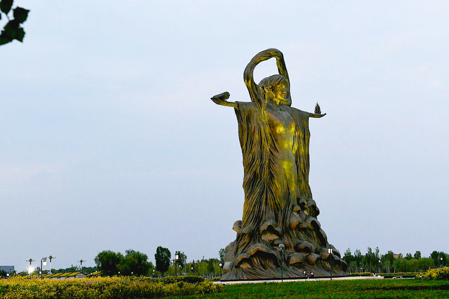 青铜峡黄河女神像是谁图片