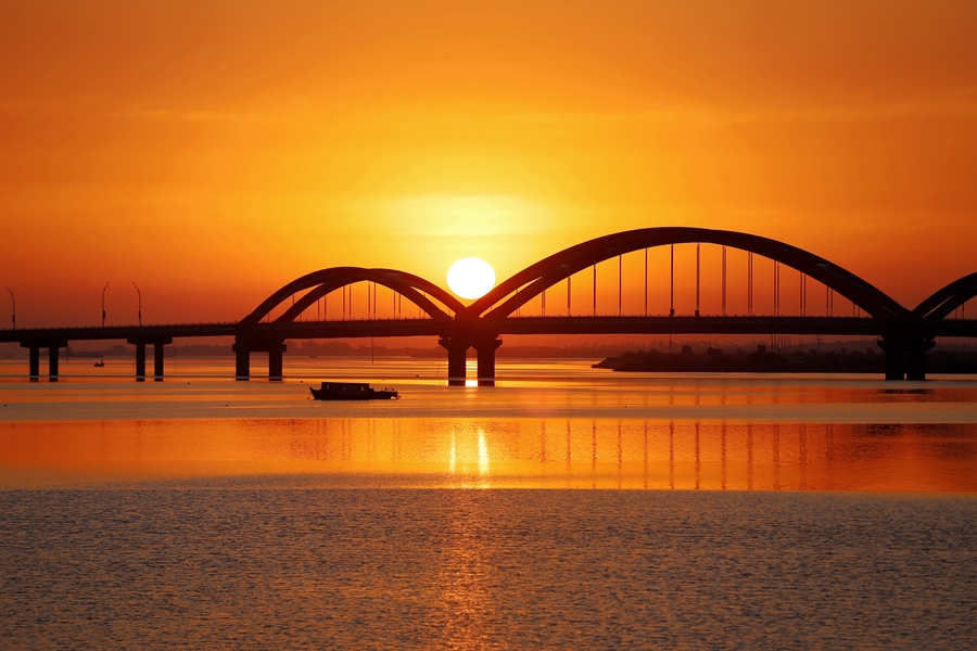阳朔工农桥看日出日落图片