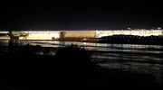 夜幕下的三峡大坝