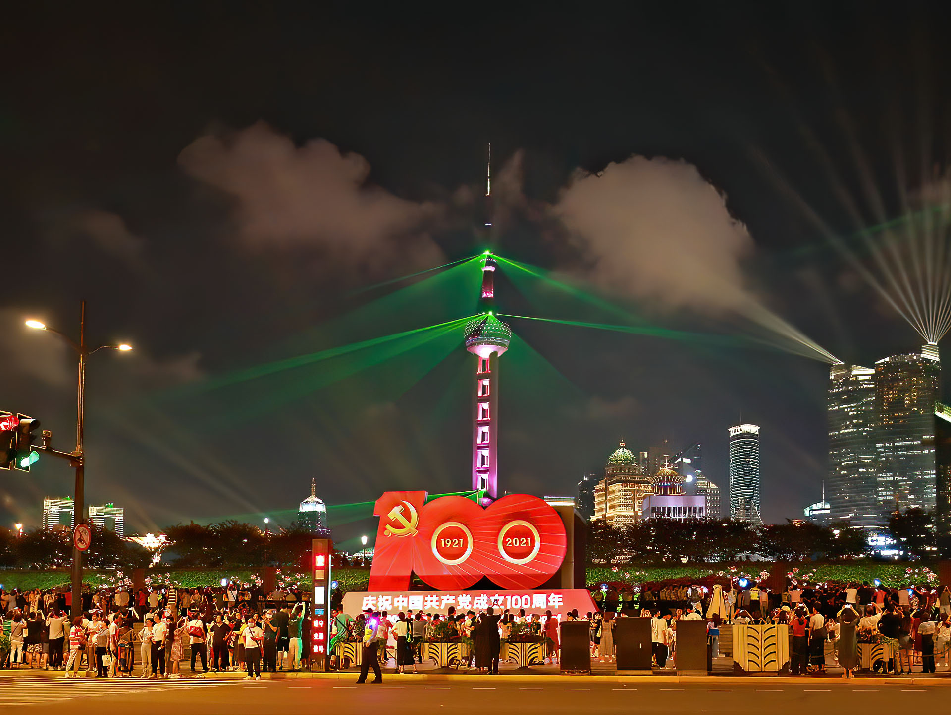 上海外滩灯光秀|摄影|环境/建筑|燕小司123 - 原创作品 - 站酷 (ZCOOL)