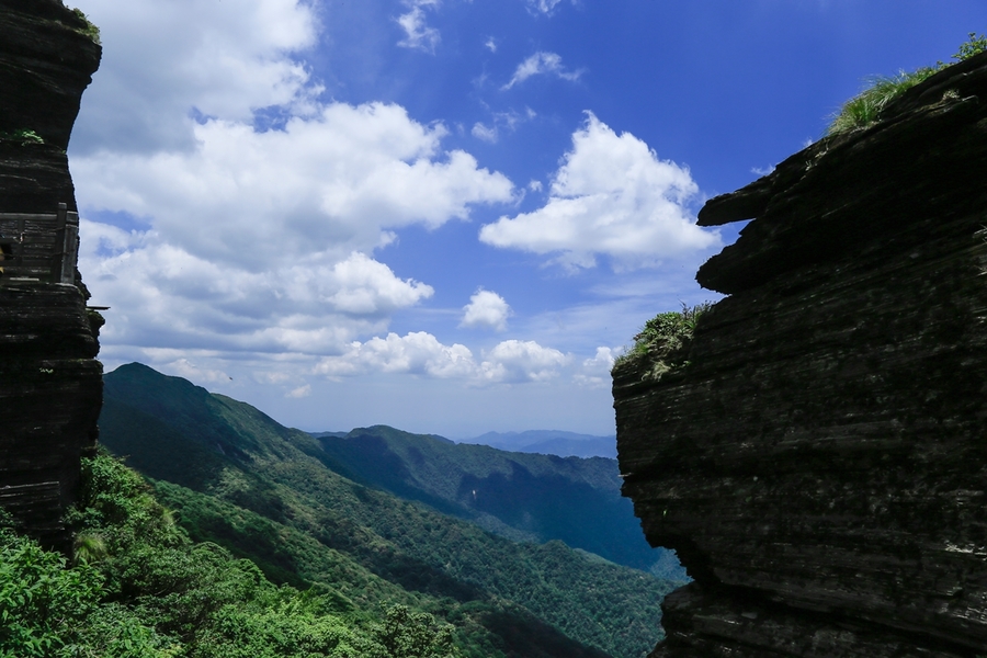 9快門:1/394 seciso:100曝光補償:0 ev摩旅風光在路上(梵淨山)【摩旅