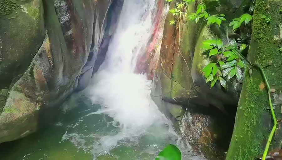 九万青山流水清凉