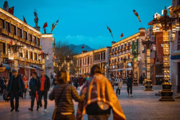 拉萨八廓街：西藏旅游的打卡圣地