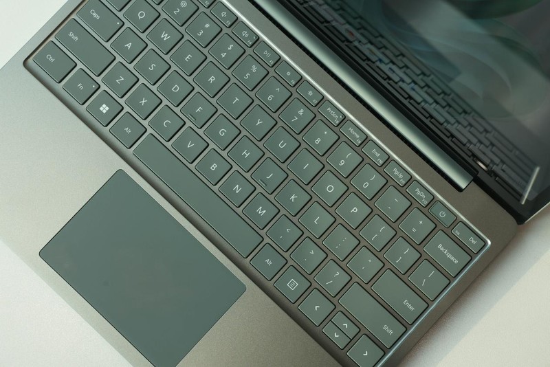 TOP本色】微软Surface Laptop Go 3评测：轻巧机身带来独一无二的质感