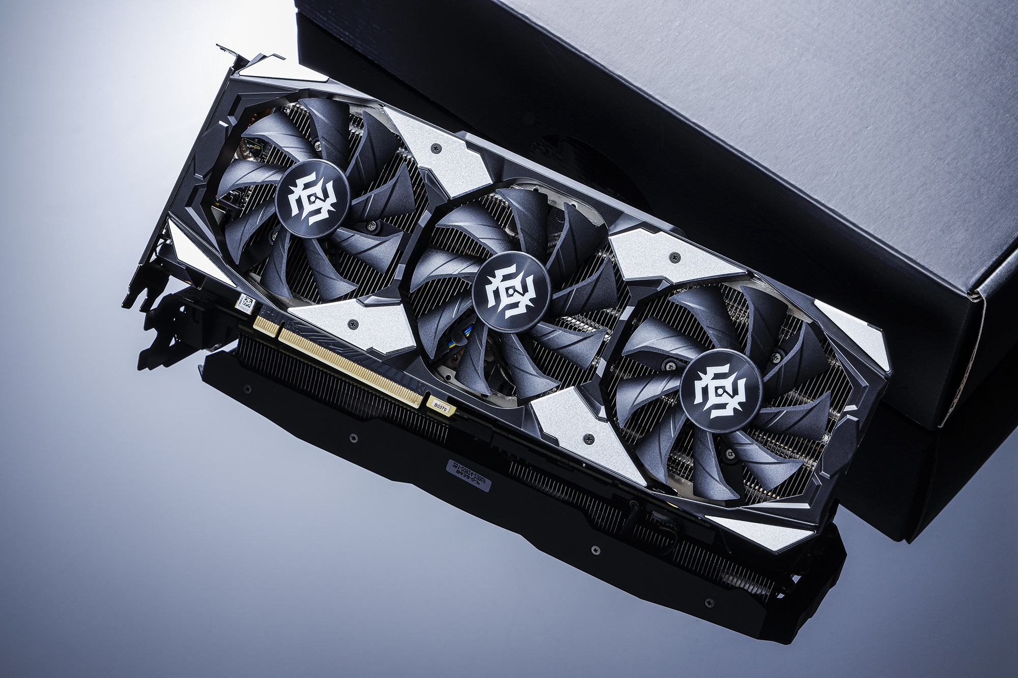 华硕rtx 2080 super显卡图赏