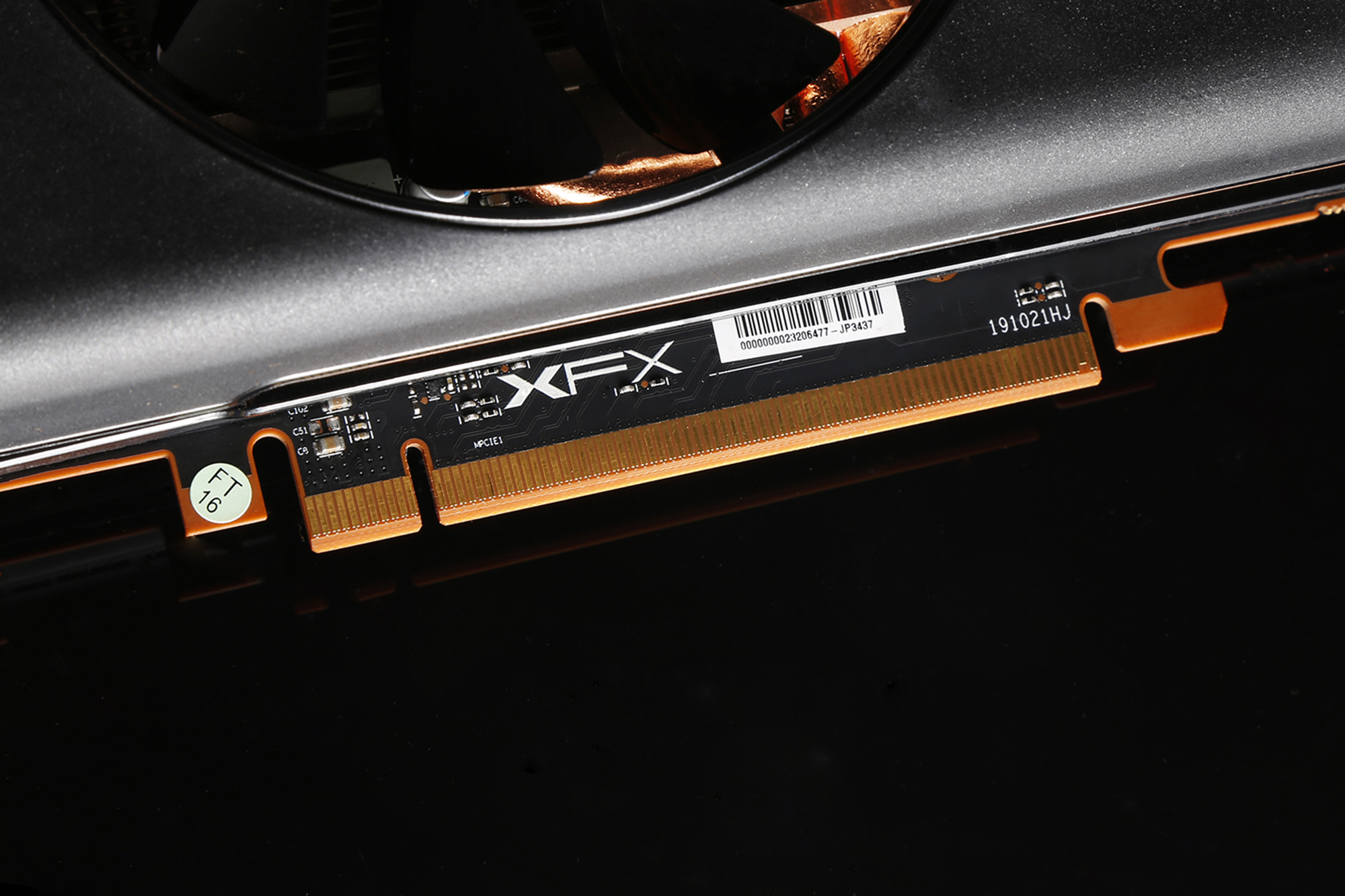 蓝宝石5500xt显卡图赏