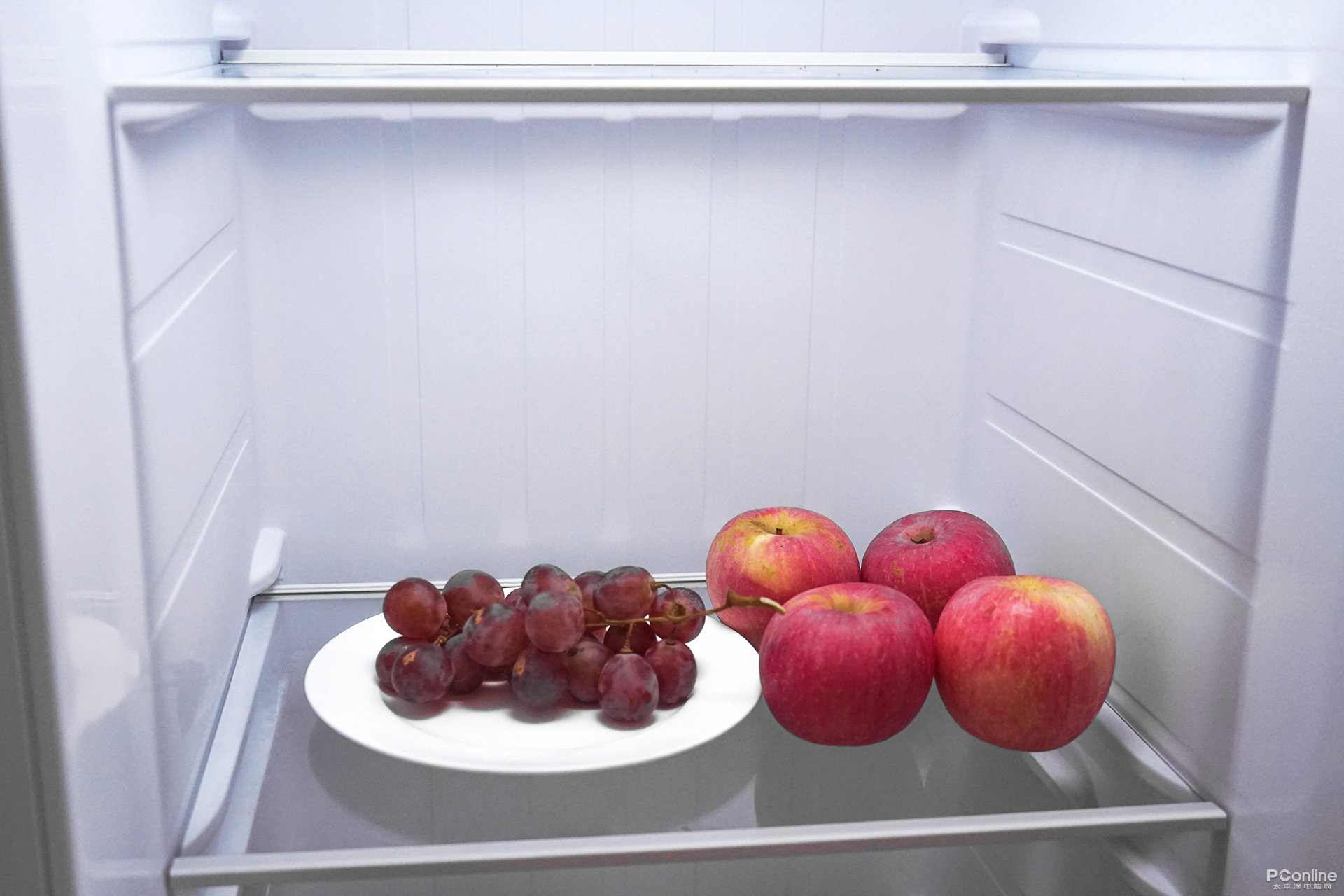 晚上在冰箱邊吃東西的人 晚上在冰箱邊吃東西的人 照片背景圖桌布圖片免費下載 - Pngtree