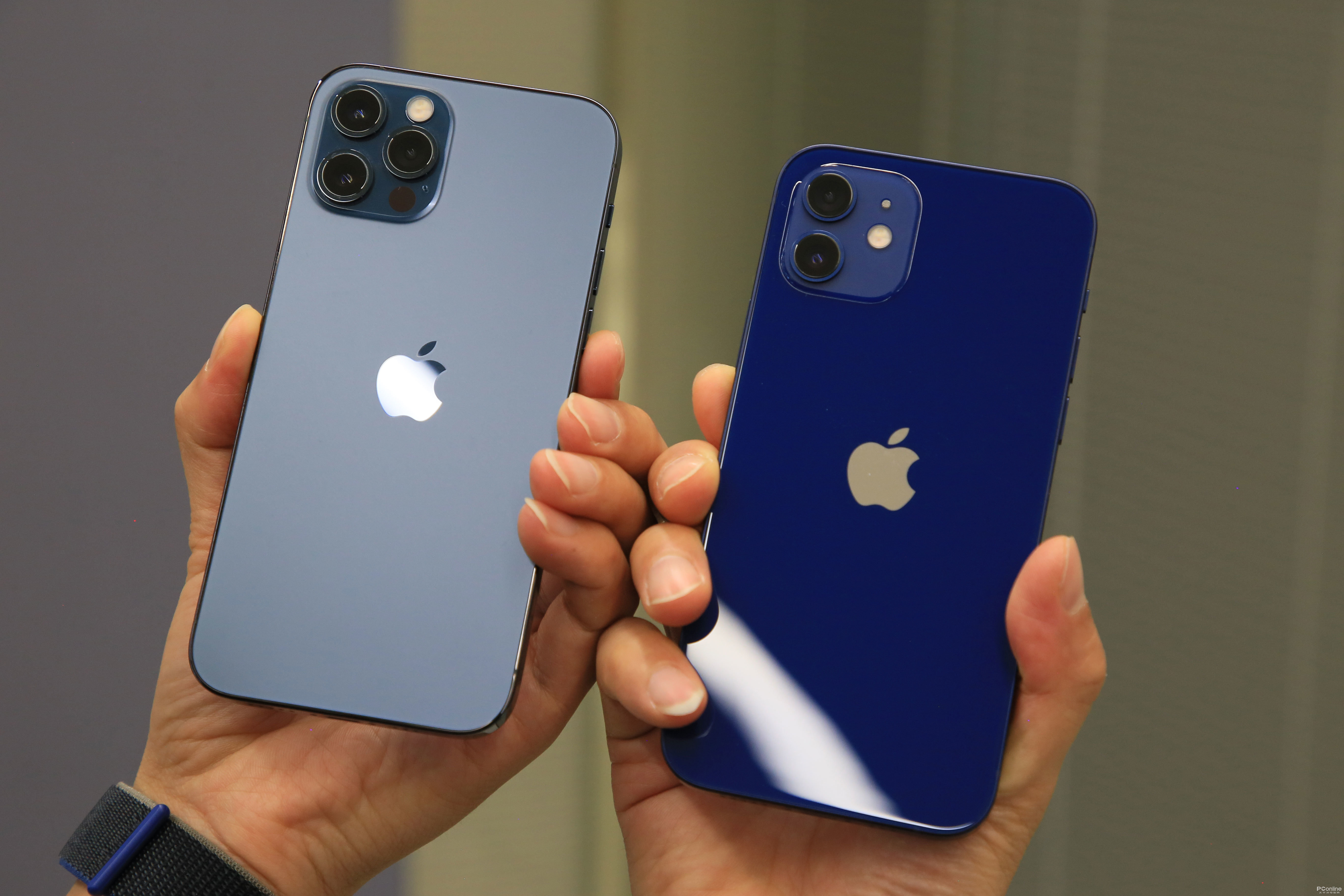 iphone 12蓝色实拍图片