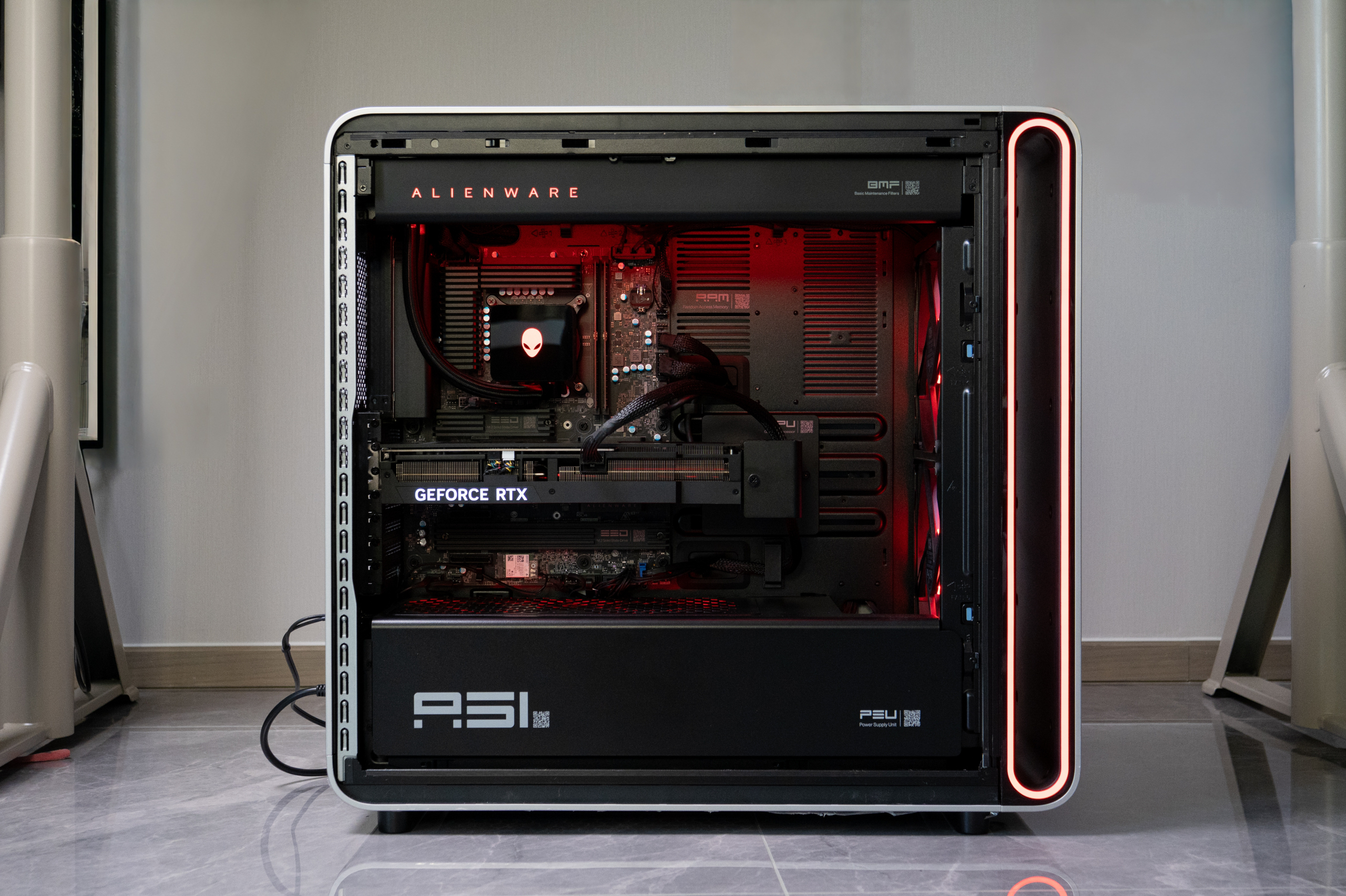 从神秘代号到桌面王者！Alienware Area-51 硬核图赏：性能与颜值双巅峰