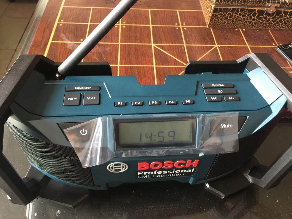 情怀的忆记：Bosch 18V立体声收音机开箱