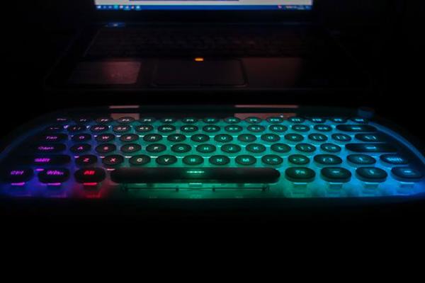 可爱又很酷，有点复古，又充满科技感，富德K510d蓝牙键盘