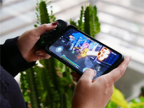 腾讯黑鲨游戏手机3游戏和5G网络都能飚起来