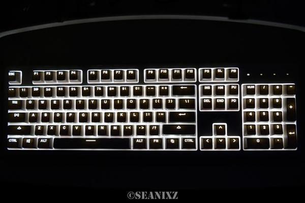精致外形与极致手感：雷柏MT710办公机械键盘