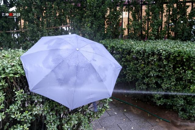不怕太阳不怕雨也不怕黑！90分全自动反向折叠照明伞