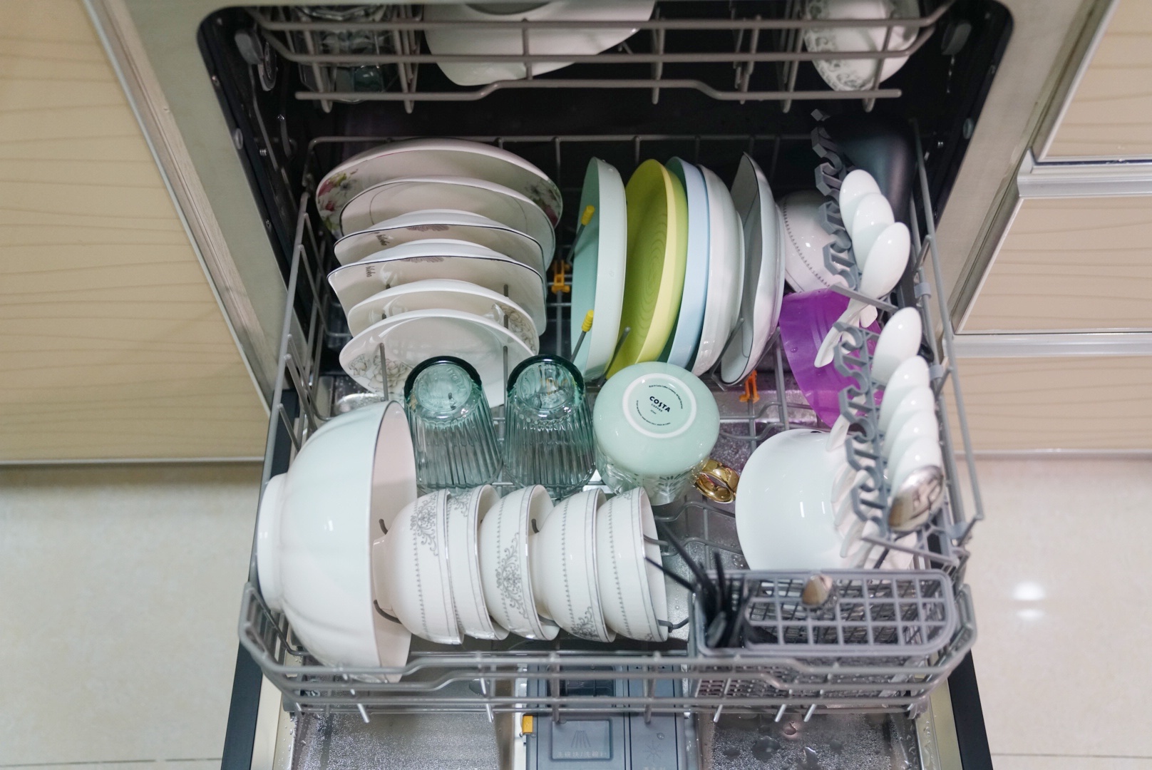 洗碗机摆放图图片