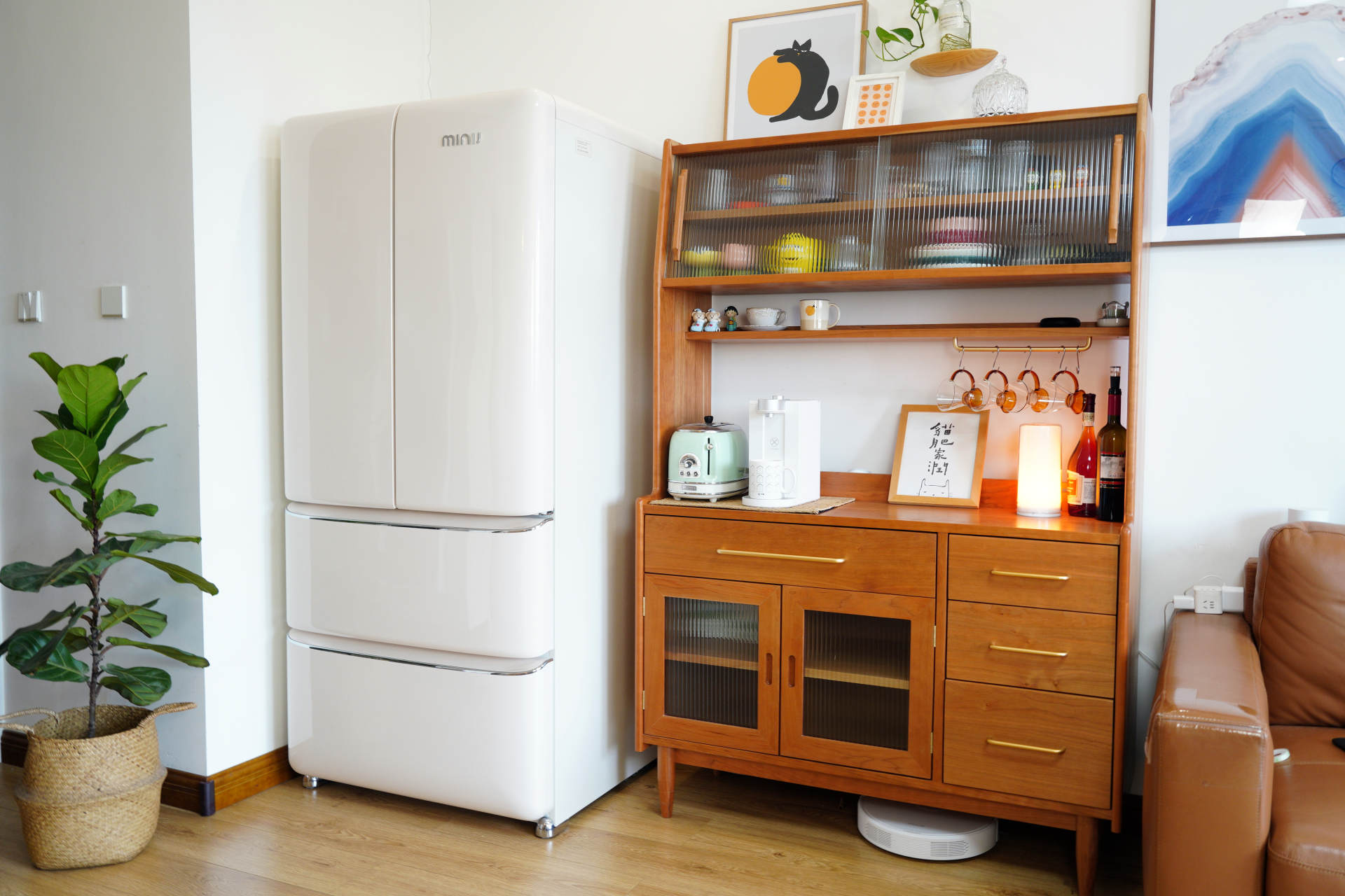 冰箱嵌入餐边柜，简洁的设计才叫美！ - 装修保障网