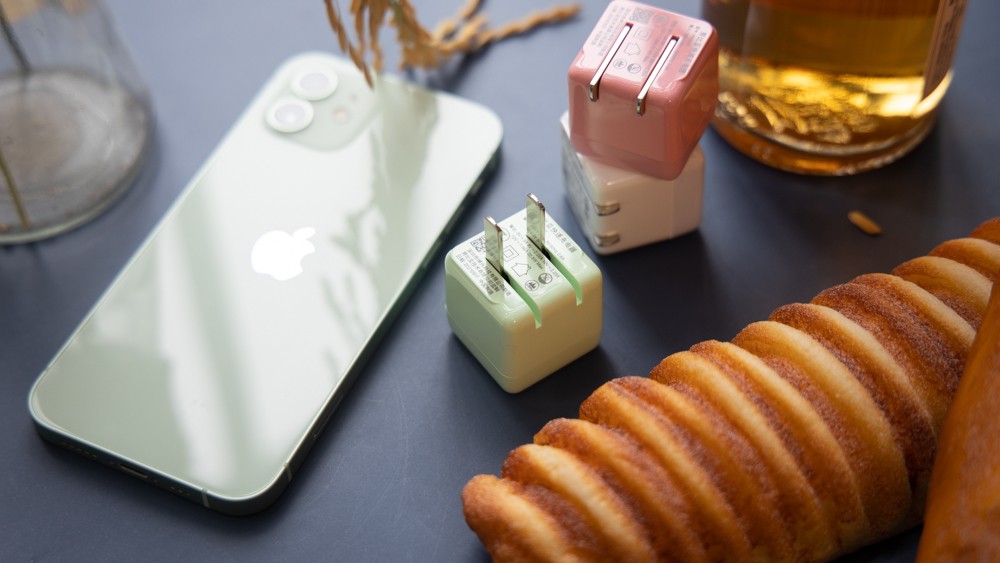 最小的iPhone充电器，努比亚小方糖快充头体验