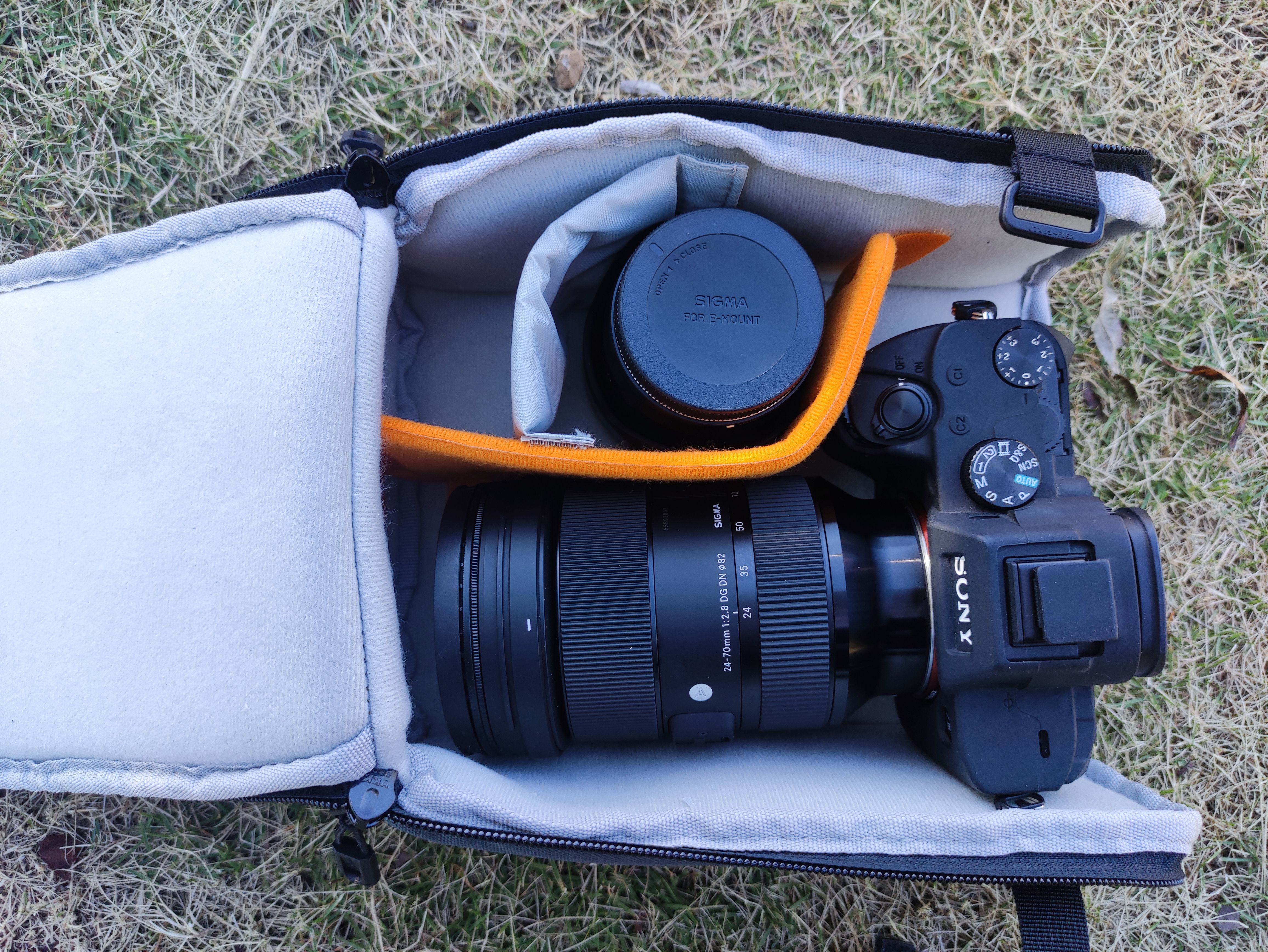 一个背包搞定旅拍，乐摄宝运动家三代相机包值不值得买？