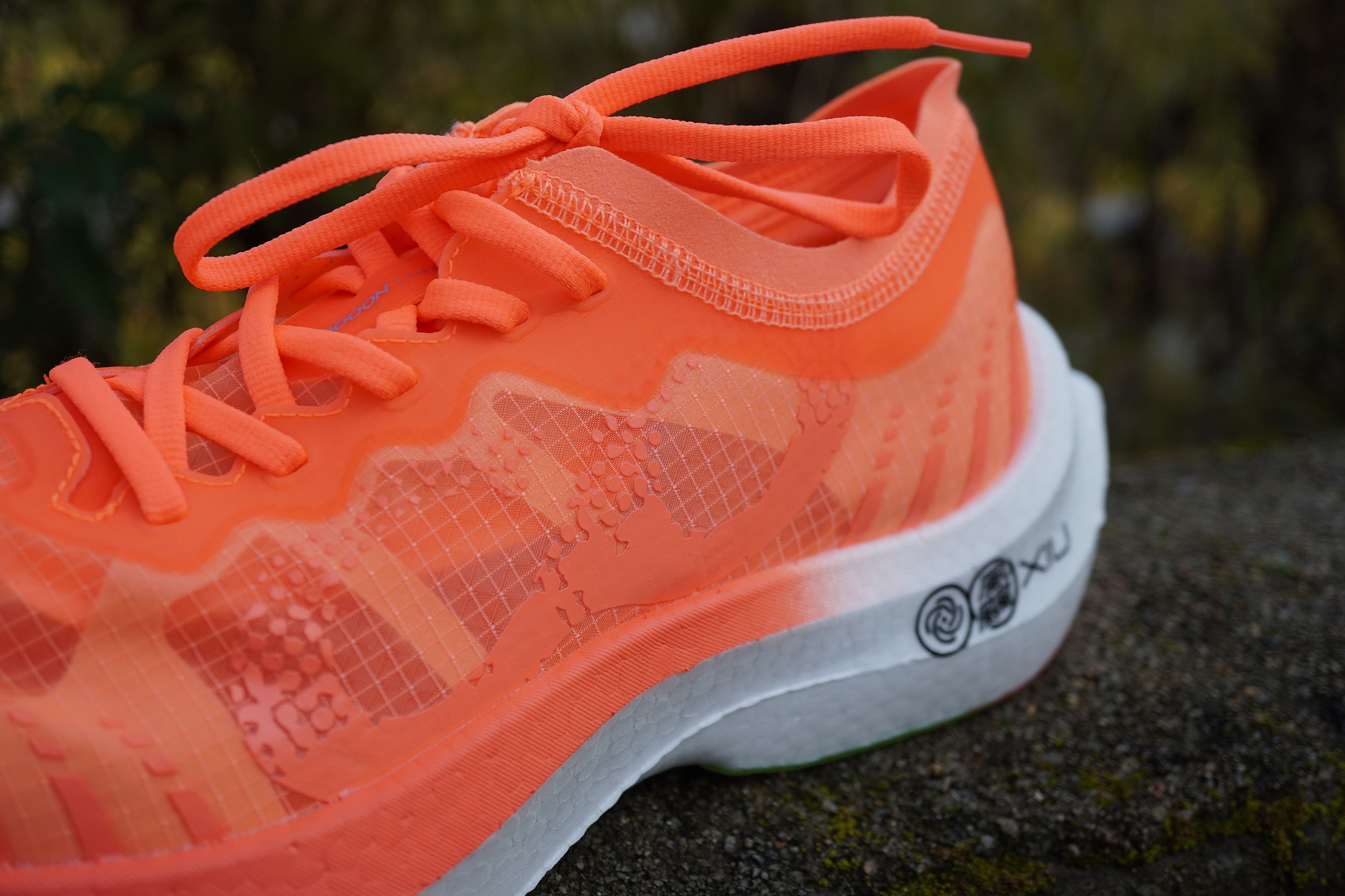 国产碳板新成员入列咕咚智能跑鞋42k造风者run全掌碳板跑鞋